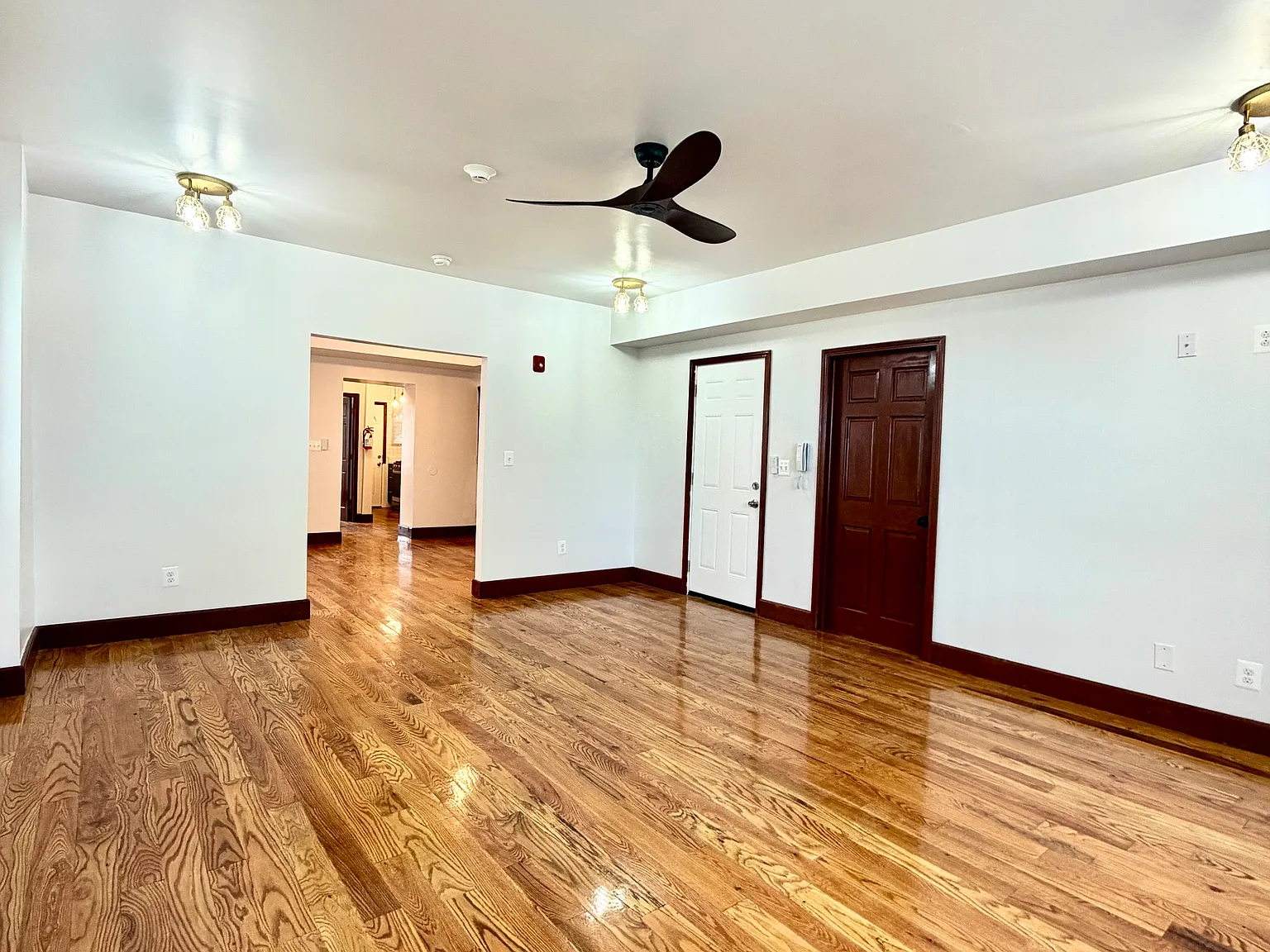 2 bed, 900 sqft, $1,600 — Photo 4