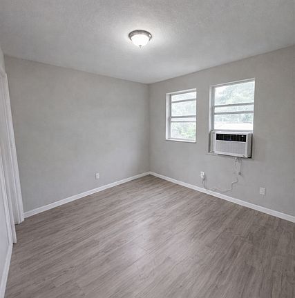 5th image of 4960 Vincennes St #1