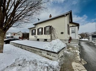 215 Kenyon Ave, Pawtucket, RI 02861