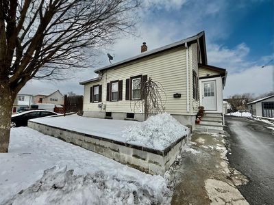 215 Kenyon Ave, Pawtucket, RI, 02861