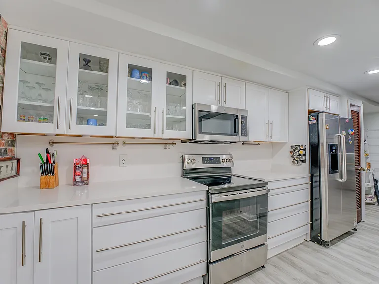 107 S Front St #32 — Photo 7