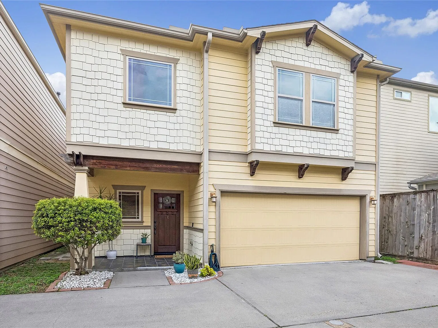 3 bed, 2.5 bath, 1541 sqft, $2,700 — Photo 1