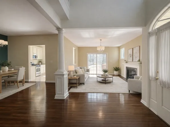 40 Cornwall Ln, Middletown, NY 10940