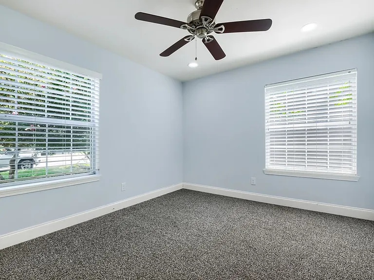 114 Conway Dr — Photo 13