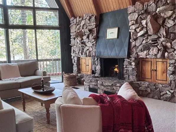 164 Rocky Point Rd, Lake Arrowhead, CA 92352