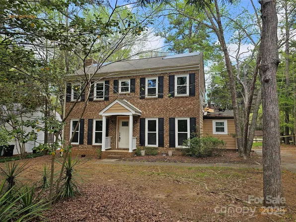 8813 Golf Ridge Dr, Charlotte, NC 28277
