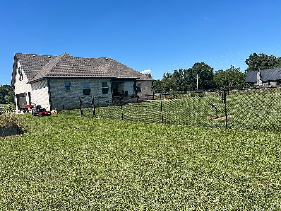 2nd image of 862 Longview Rd