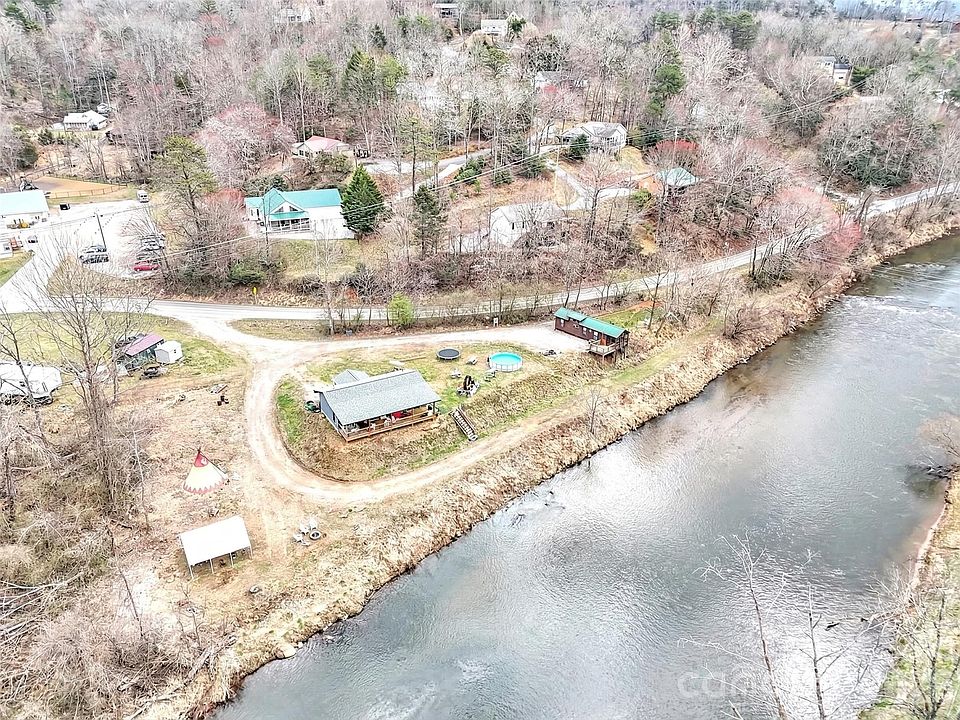 1st image of 522 N River Rd