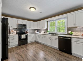 8446 Randolph Summer Shade Rd, Summer Shade, KY 42166