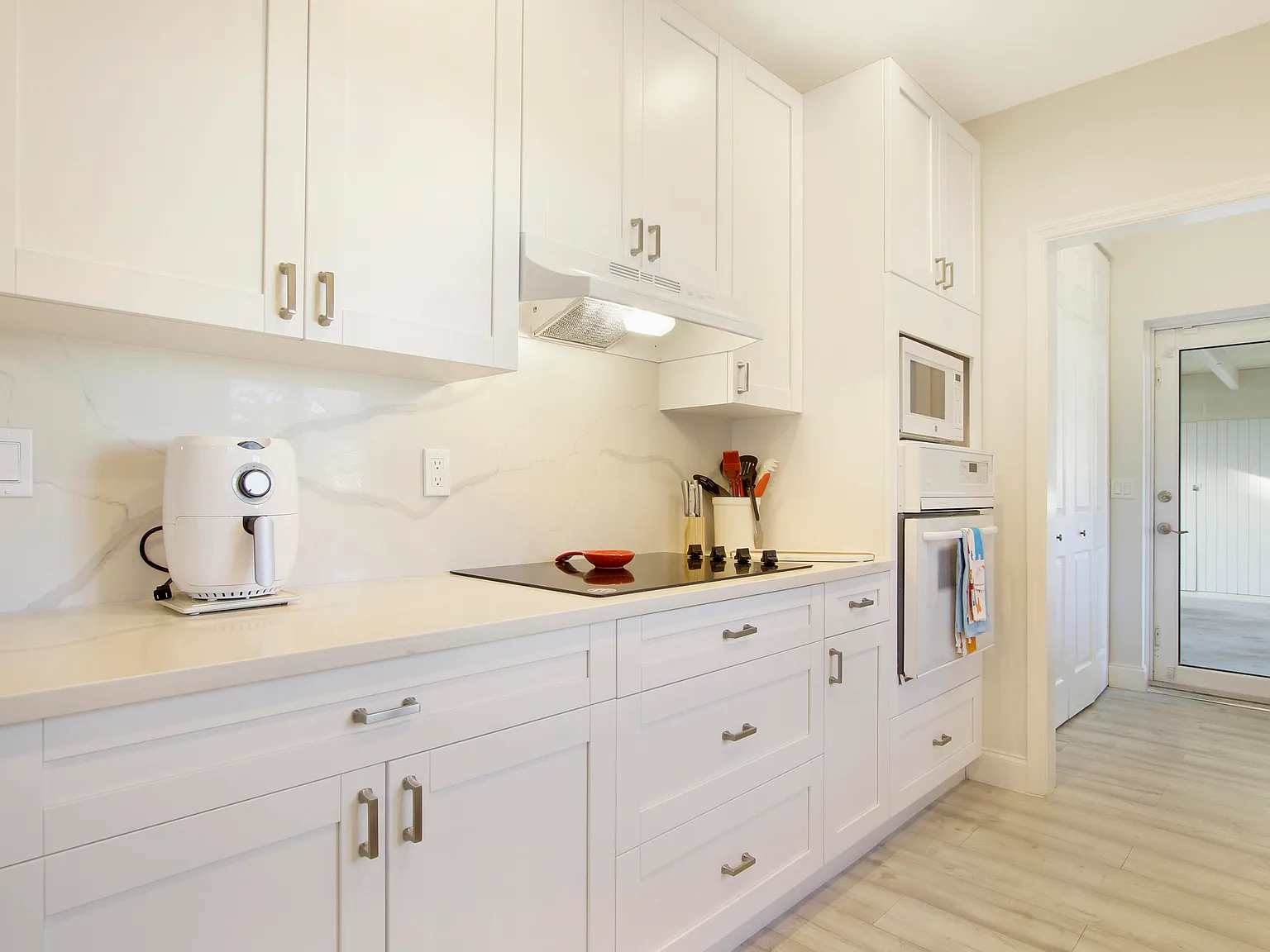 3 bed, 2.0 bath, 1383 sqft, $3,500 — Photo 4