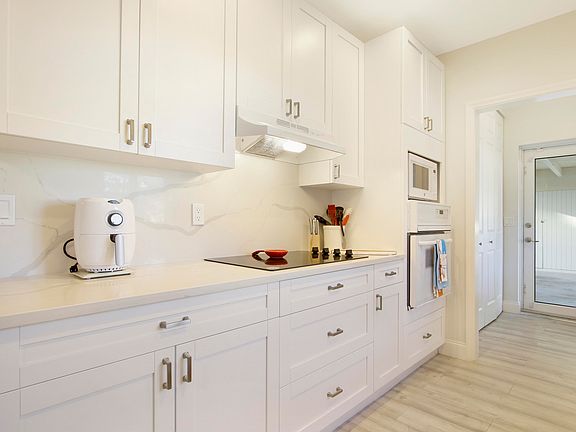 4th image of 466 Tequesta Dr