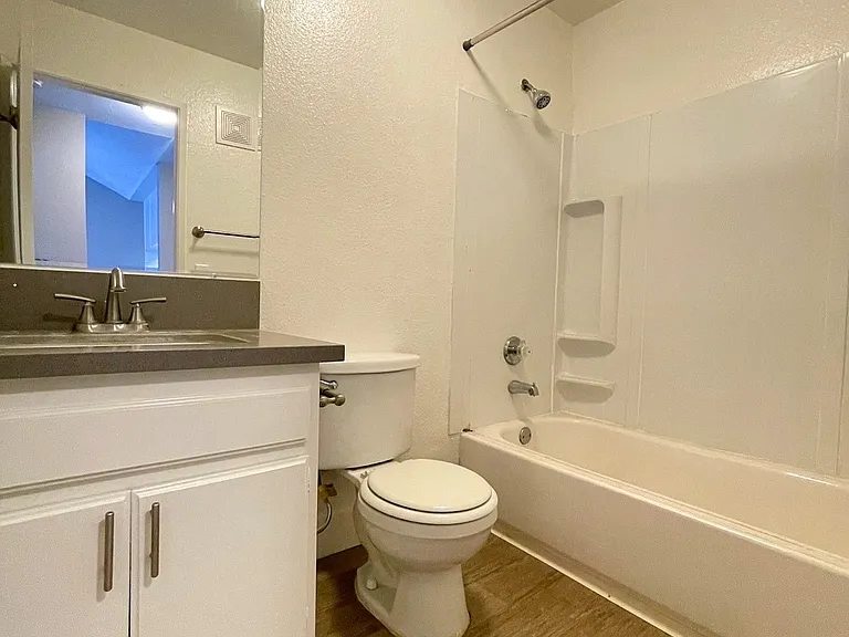 1207 Rose Ave #7 — Photo 10