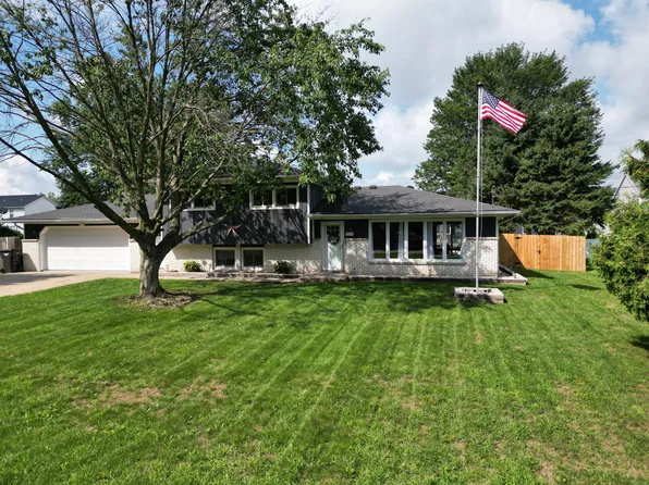 9049 Victor Ave, Jenison, MI 49428