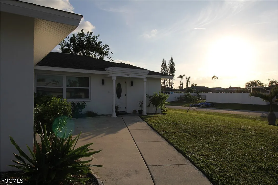 3 bed, 2.0 bath, 1248 sqft, $1,700 — Photo 2