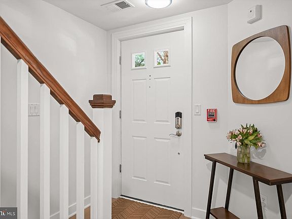 3rd image of 2239 Fairfax Dr N