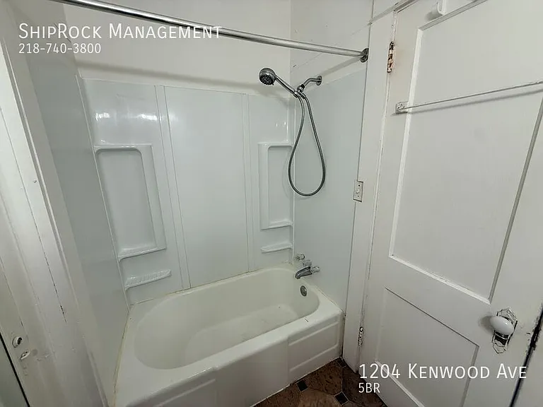 1204 Kenwood Ave — Photo 12