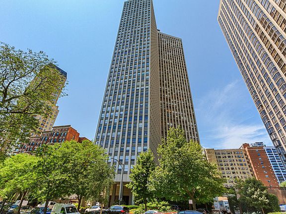 2nd image of 2626 N Lakeview Ave APT 1504