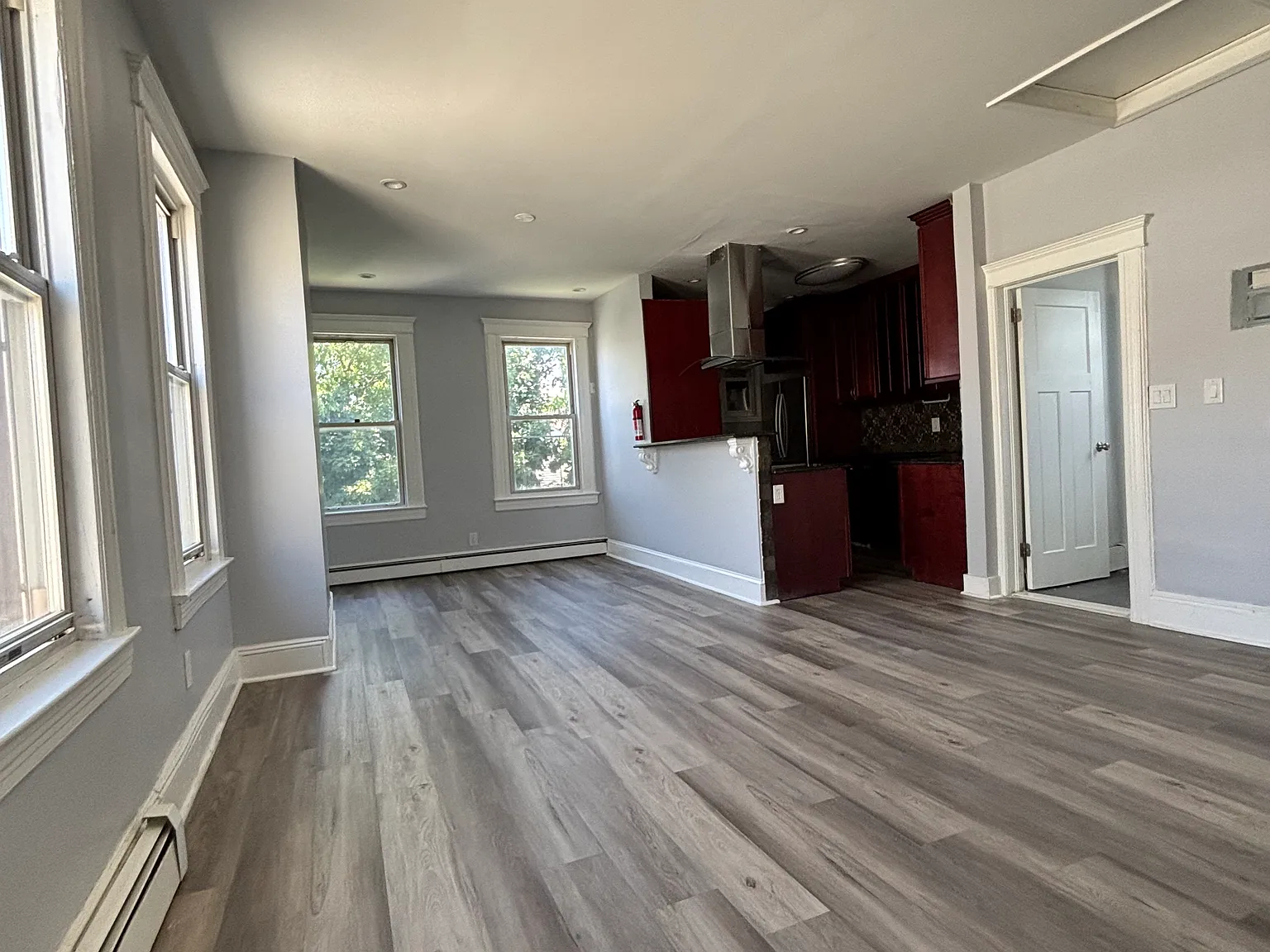 3 bed, 1200 sqft, $2,650 — Photo 3