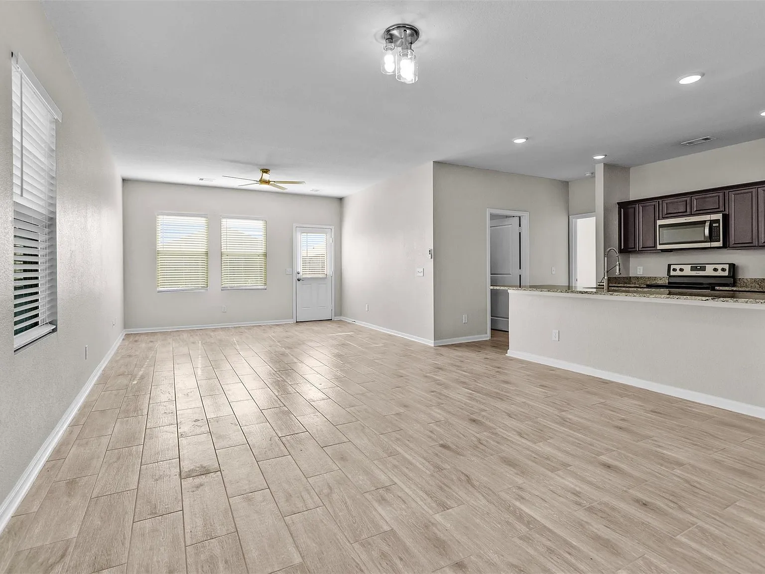 3 bed, 2.0 bath, 1434 sqft, $1,950 — Photo 3