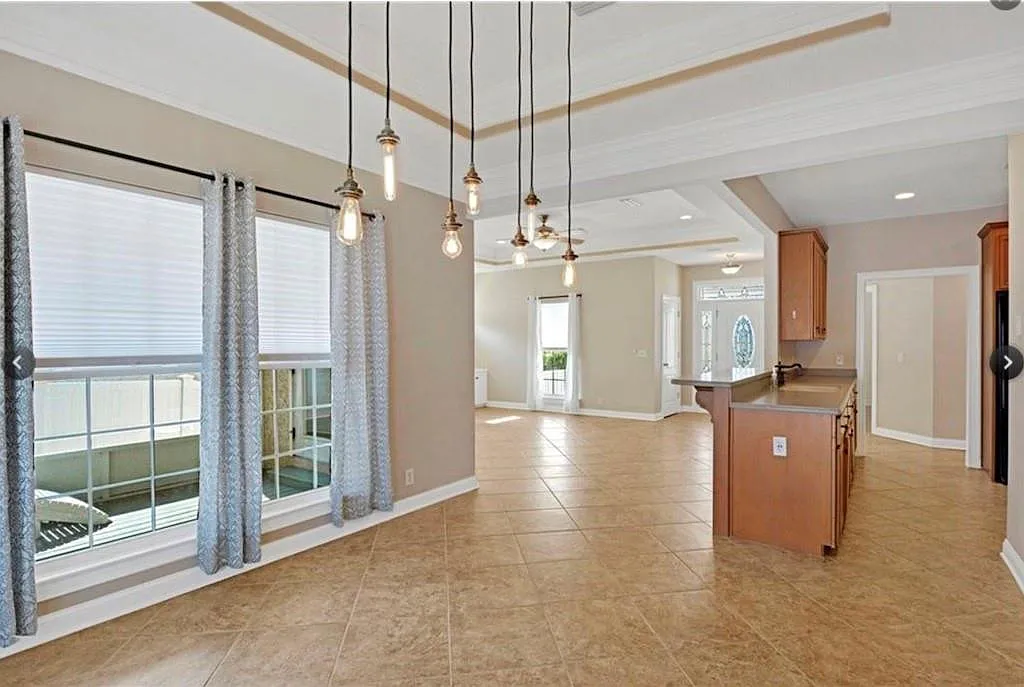 4 bed, 3.0 bath, 2616 sqft, $3,900 — Photo 4