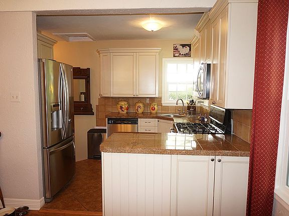 5th image of 818 E Caramillo St