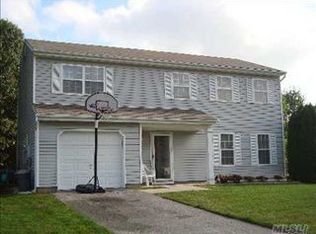 11 Blair Dr, Coram, NY 11727