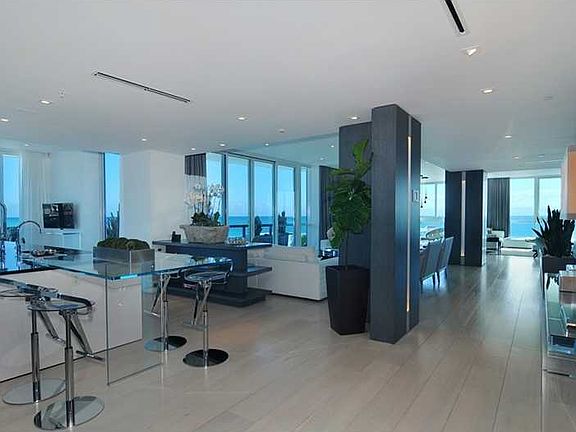 3rd image of 50 Pointe Dr #801
