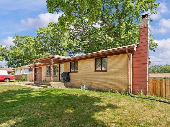 5th image of 3718 Surrey Ln