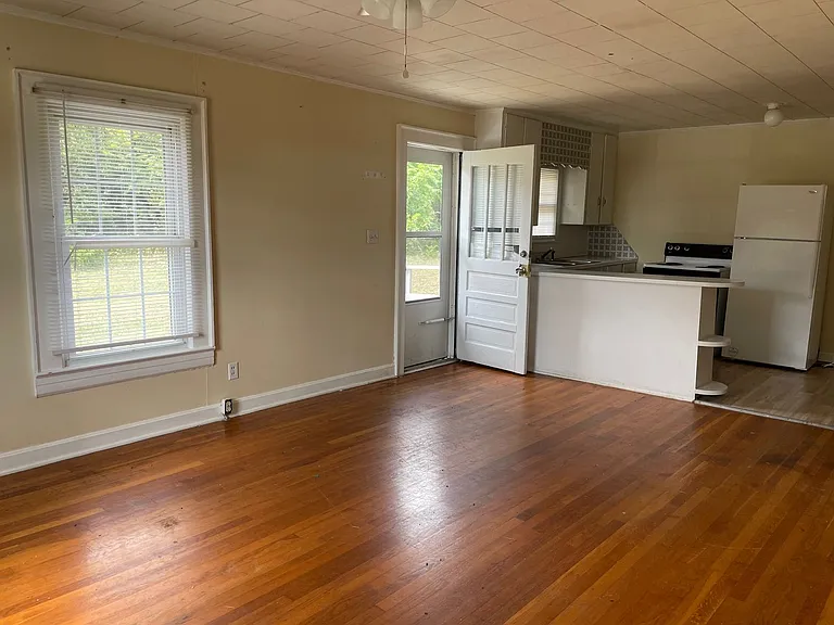 525 & B Weaver Ave #A — Photo 4