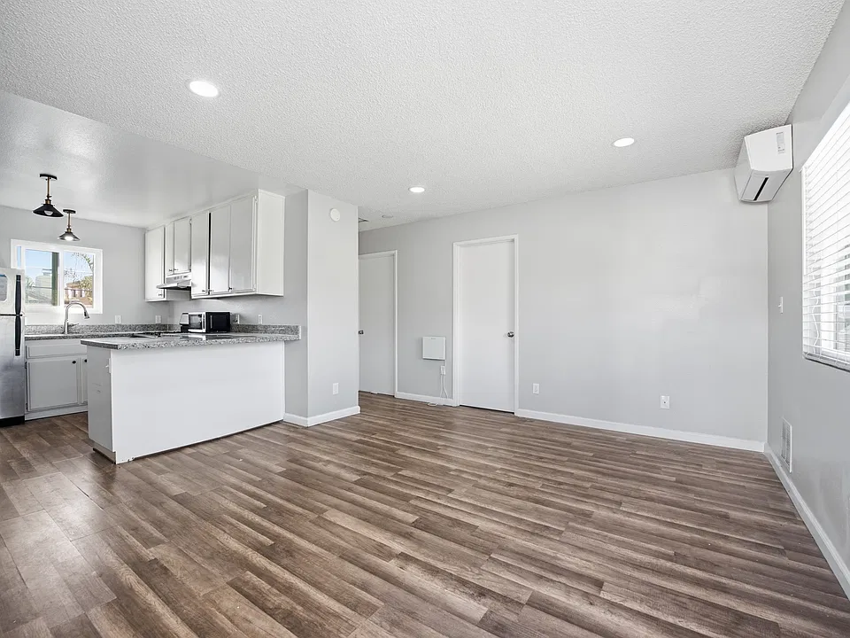 1429 Grand Ave #2