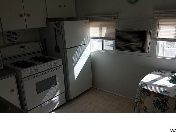 5th image of 3649 Tourmaline St