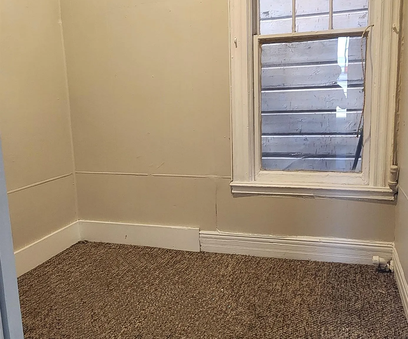 277 Ontario St - 2nd Fl, Front — Photo 4