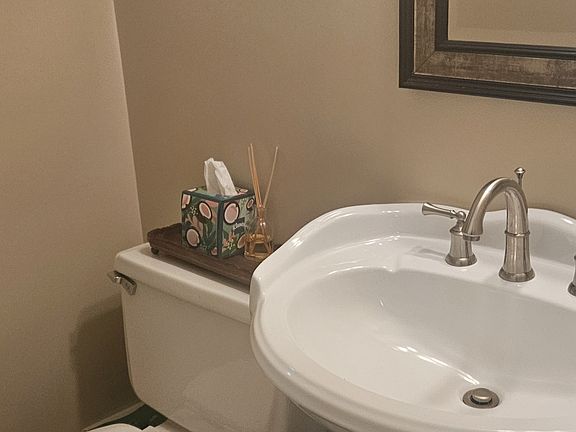 Guest Powder room