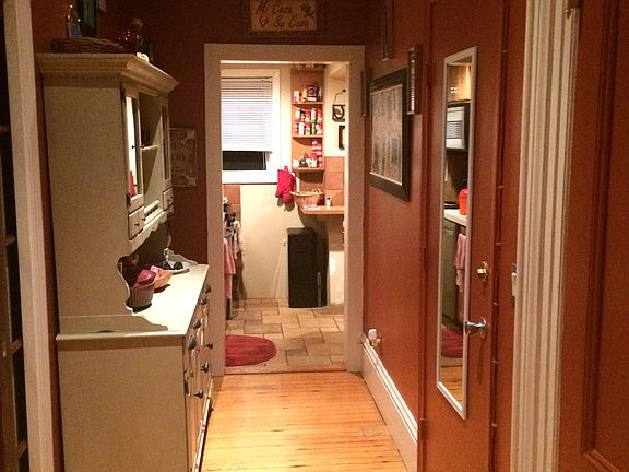 Hallway/mudroom, decor style 2