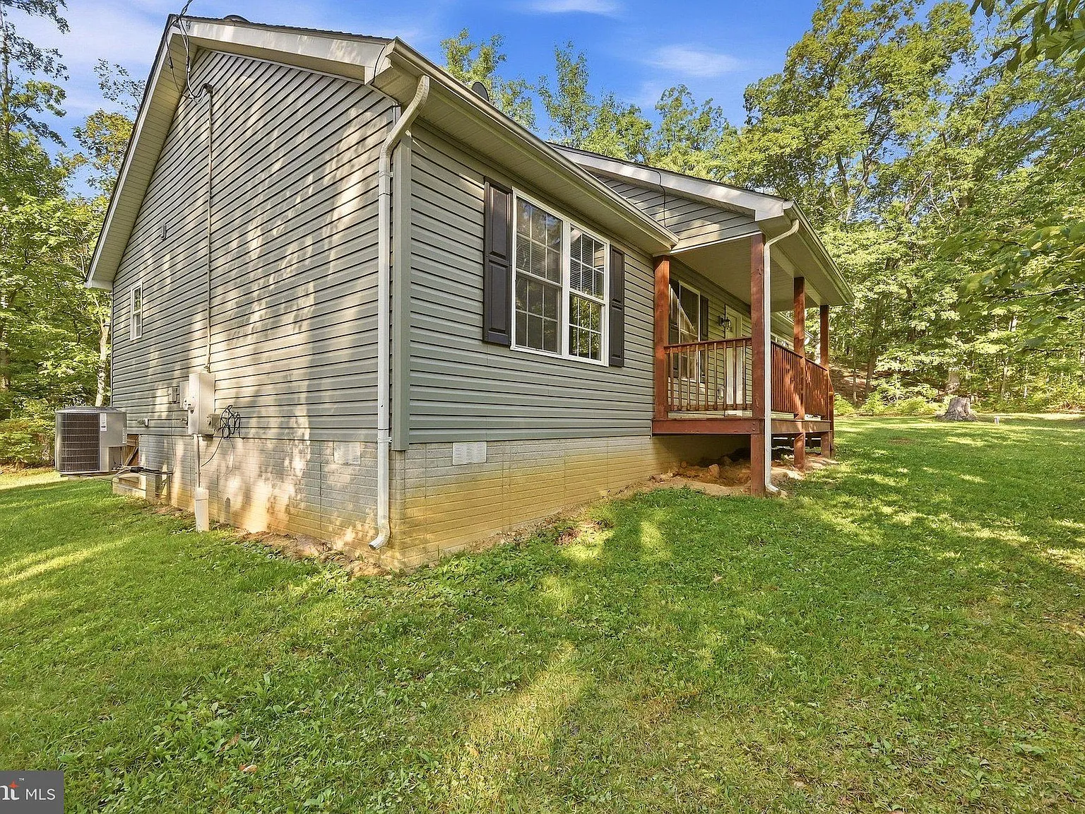 3 bed, 2.0 bath, 1232 sqft, $1,995 — Photo 2