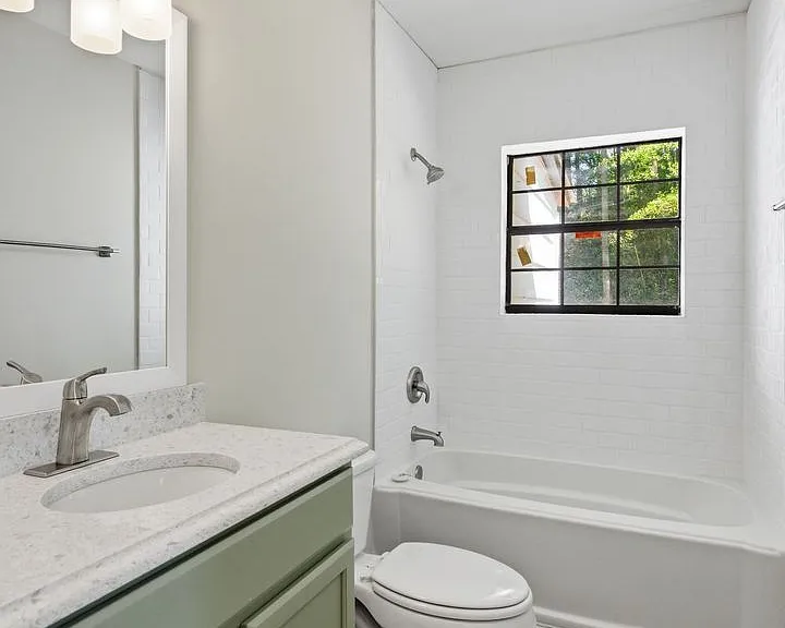 116 Chester Ave — Photo 8