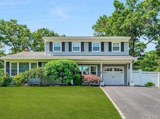 10 Eliot Dr, Lake Grove, NY 11755