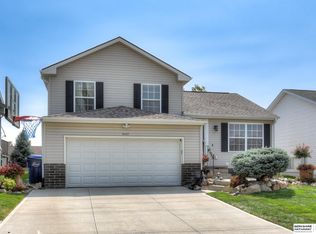 16617 Erskine St, Omaha, NE 68116