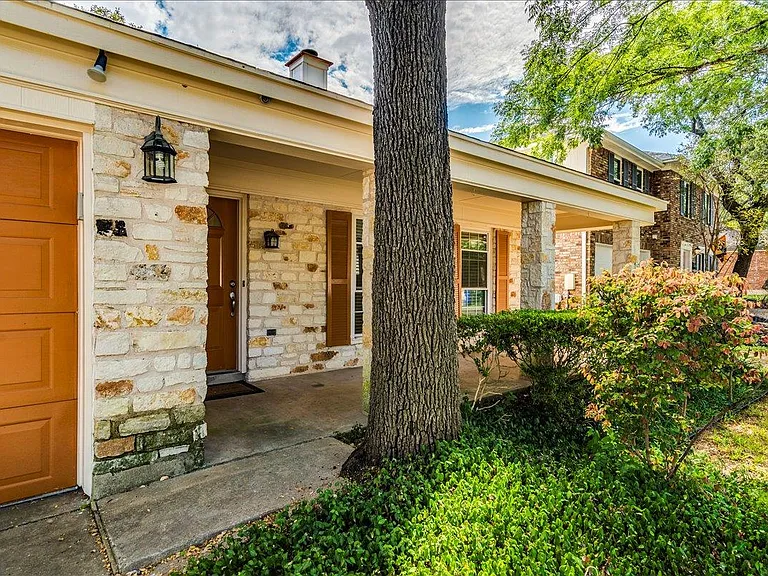 3111 Festus Dr — Photo 3