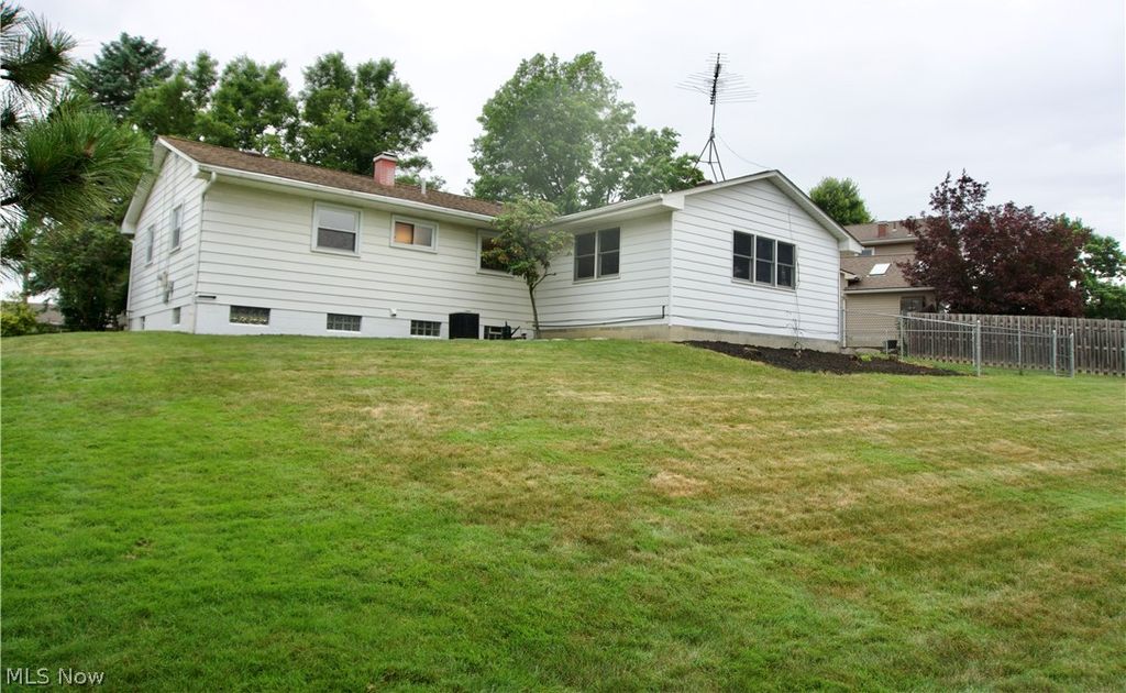 3415 Darbyshire Dr, Canfield, OH - View 3
