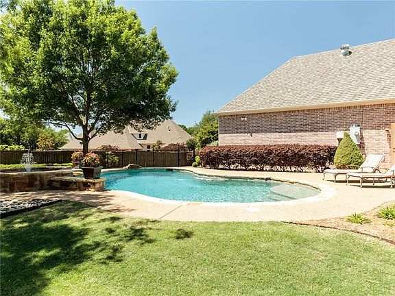 4th image of 135 Creekway Bnd