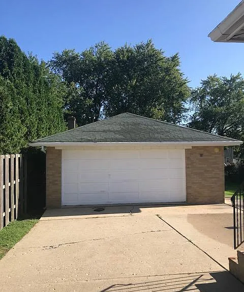 724 Pleasant St — Photo 4