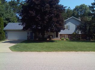 1751 Plateau Dr SW, Wyoming, MI 49519