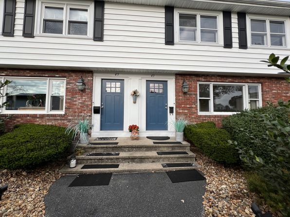 45 Swan St, East Providence, RI 02914