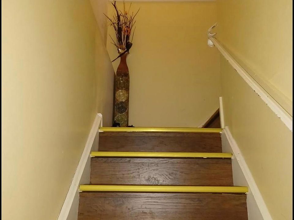 2nd image of 509 W Oregon Ave