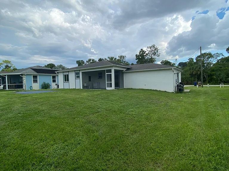 715 Connecticut Ln — Photo 5