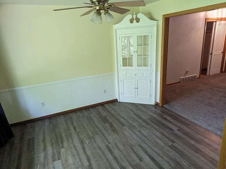 4433 Parkdale Ave NW — Photo 7