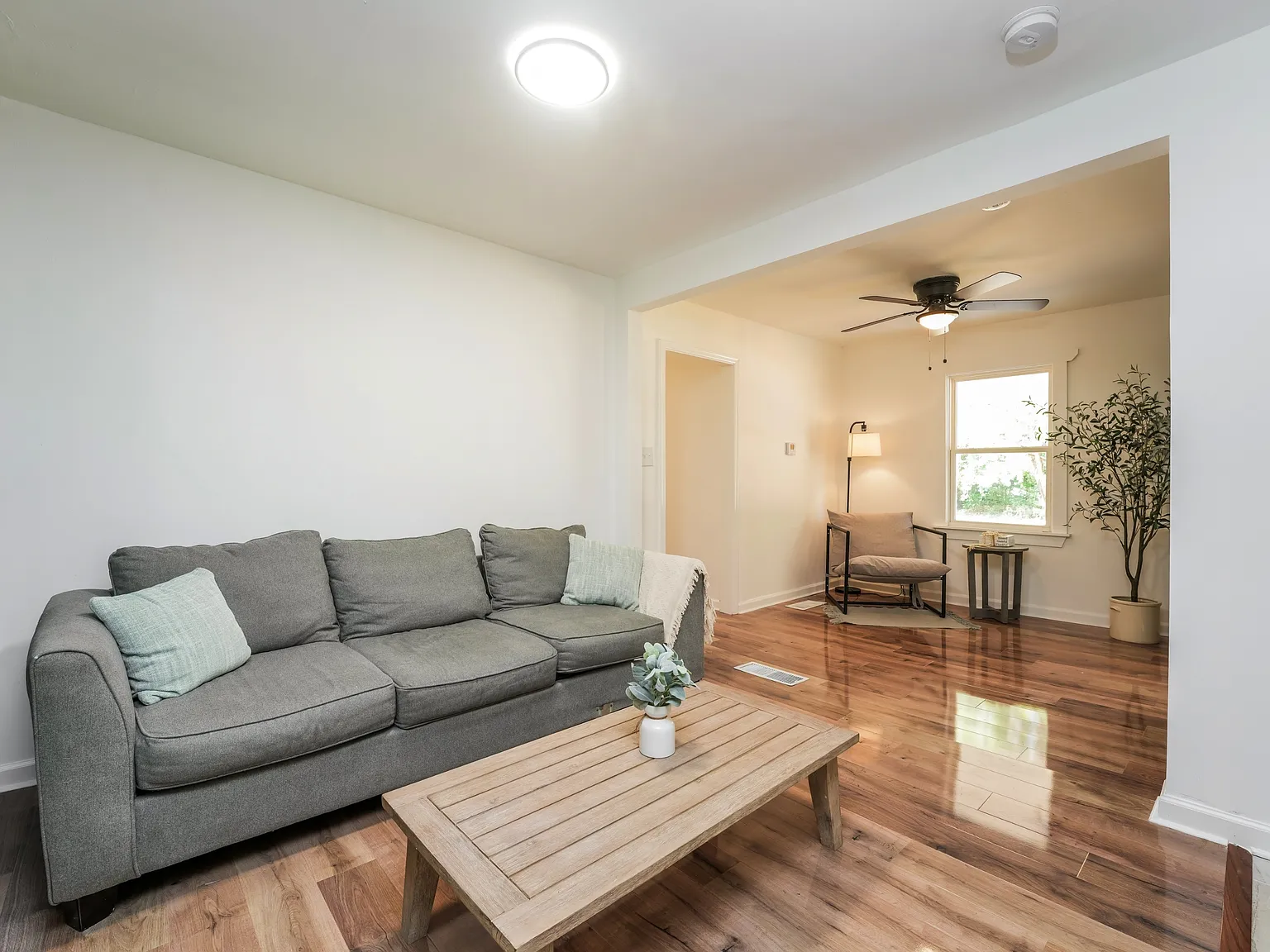 309 Cowan Road Southeast - . — Photo 3