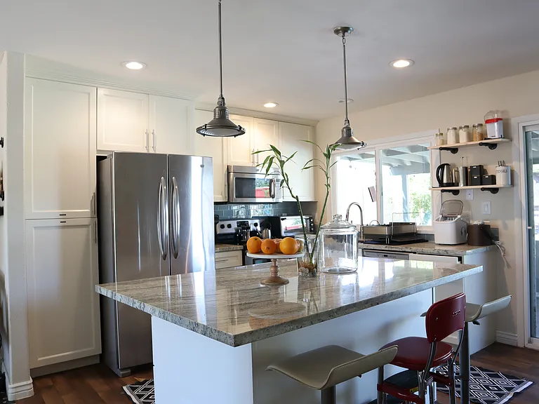 2526 E Corrine Dr — Photo 9