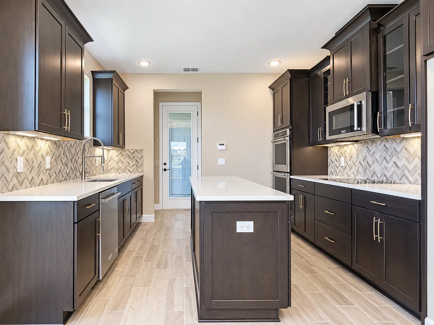 4 bed, 3.5 bath, 2303 sqft, $3,700 — Photo 4